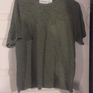 Hunter green light top with lace